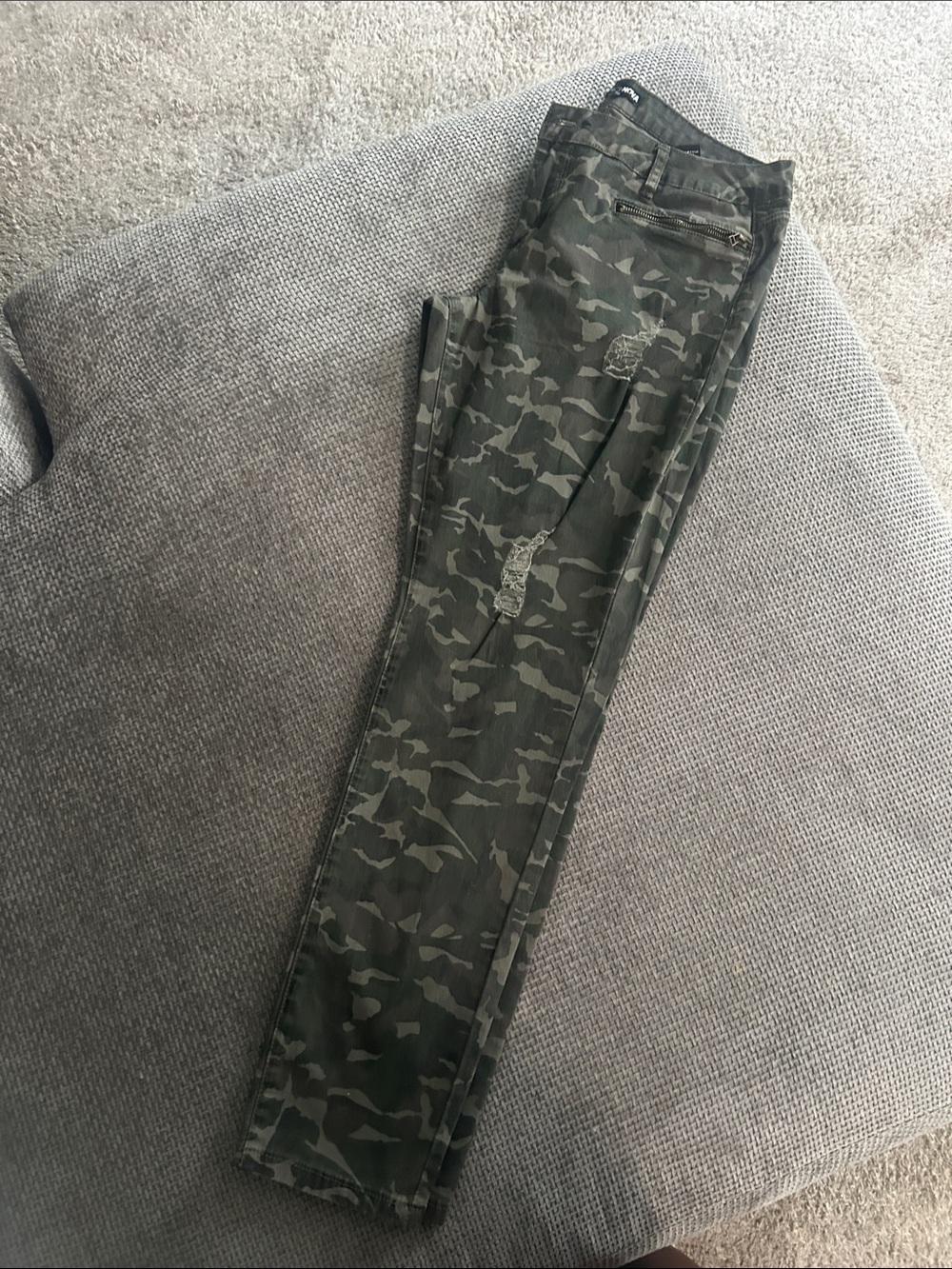 Hollywood Camo Distressed Cargo Pants | Women’s | Streetwear | Y2K Green - Picture 2 of 12